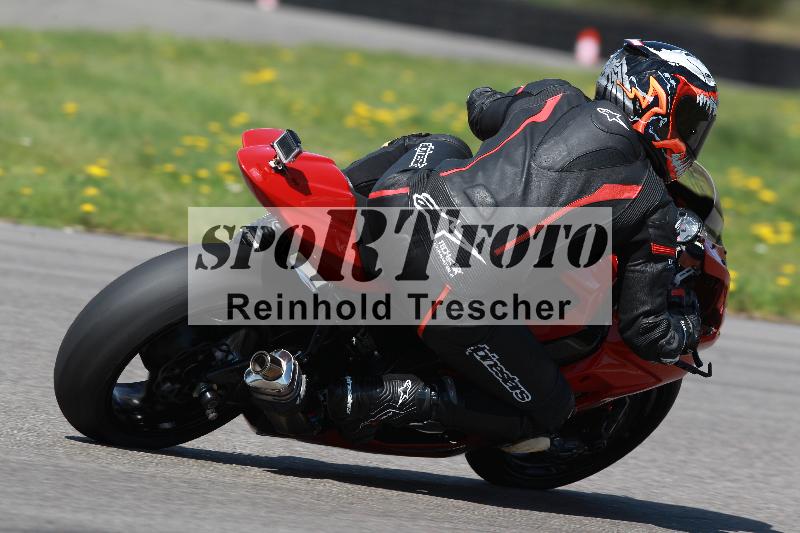 /Archiv-2022/07 16.04.2022 Speer Racing ADR/Gruppe gelb/backside